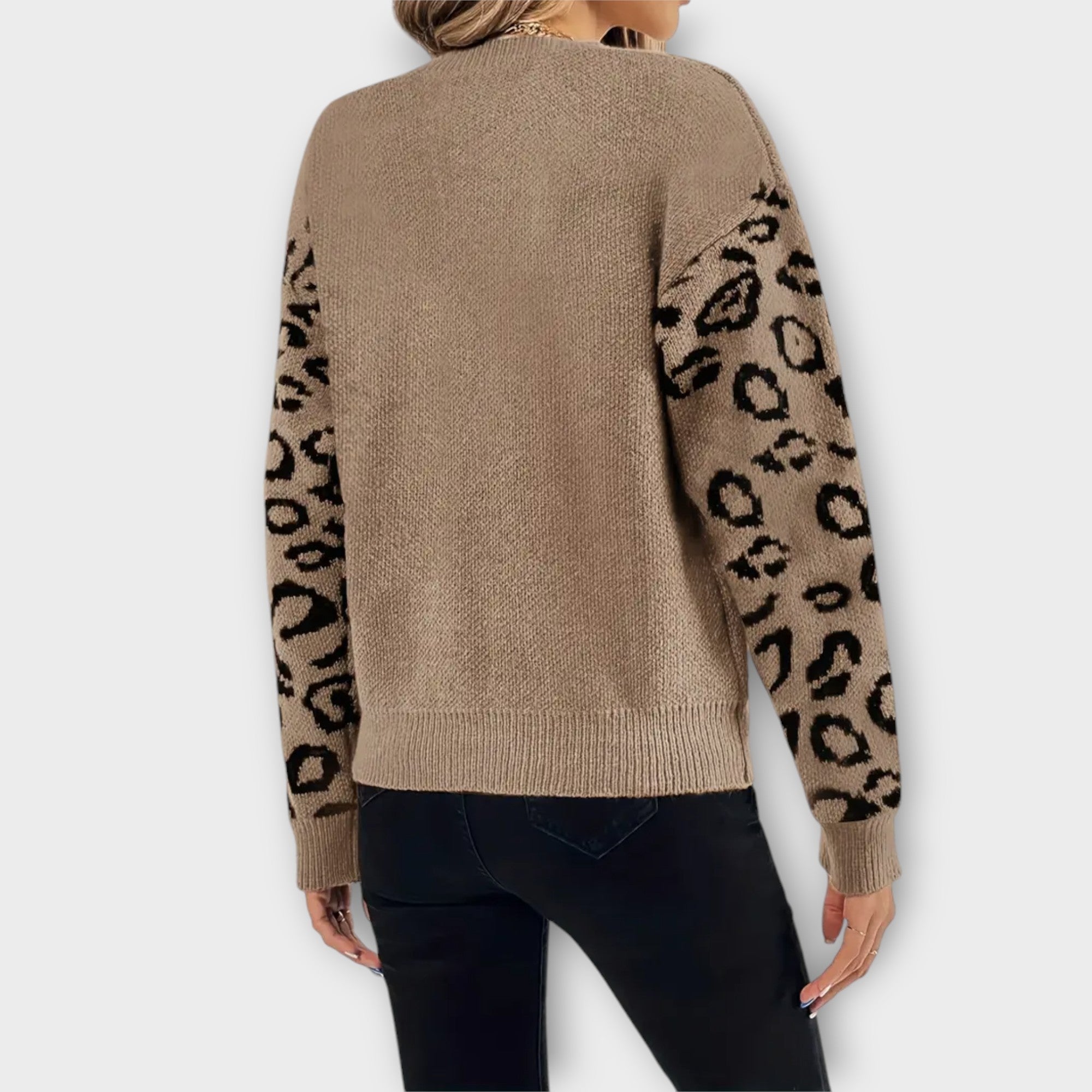 Alicia | Casual Sweater with Lion Design