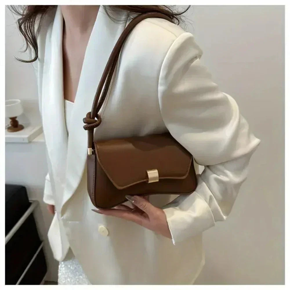 Daphne | Vintage Charm Crossbody Bag