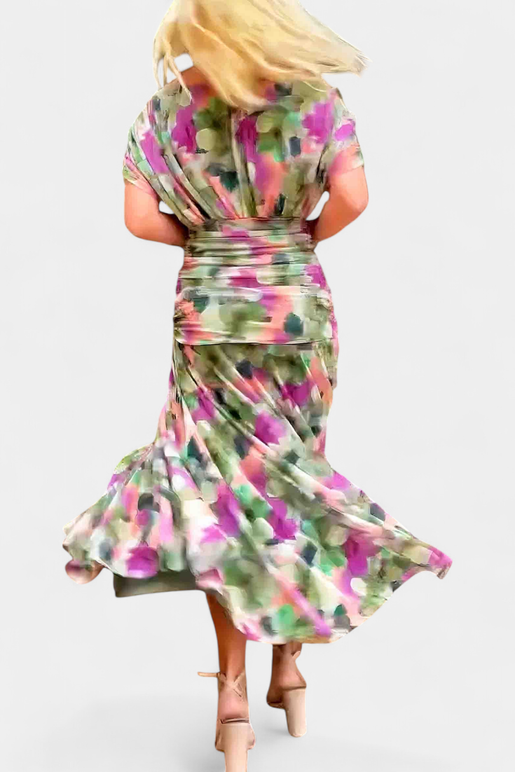 Luna | Elegant Dress With V-Neckline