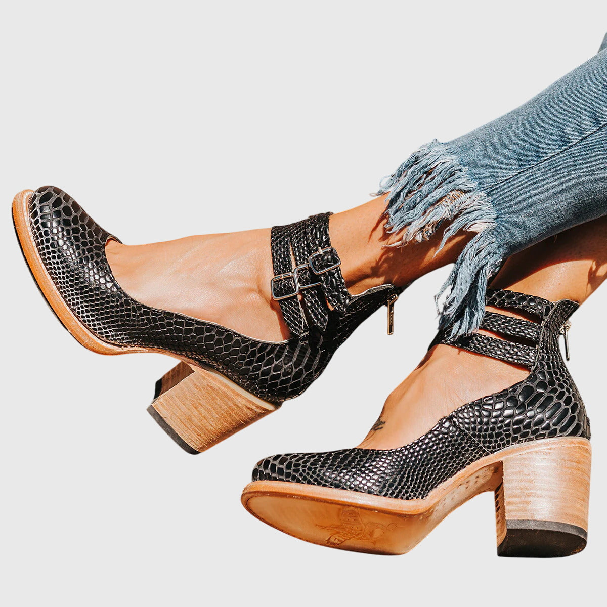 Emery  | Elegant and Comfortable Sandals